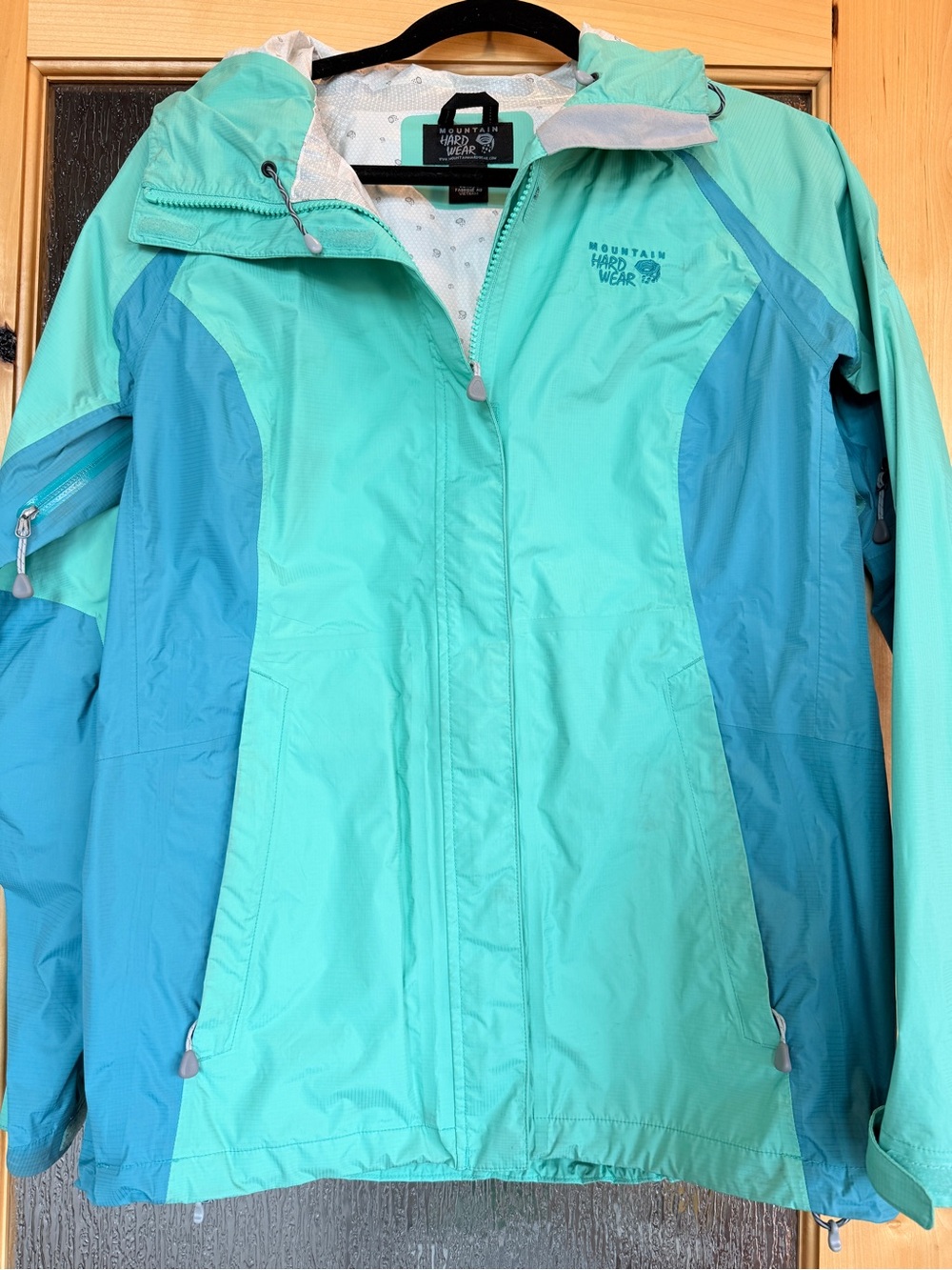 Mountain Hardwear Women's Teal and Aqua Two-Tone Ski Jacket
